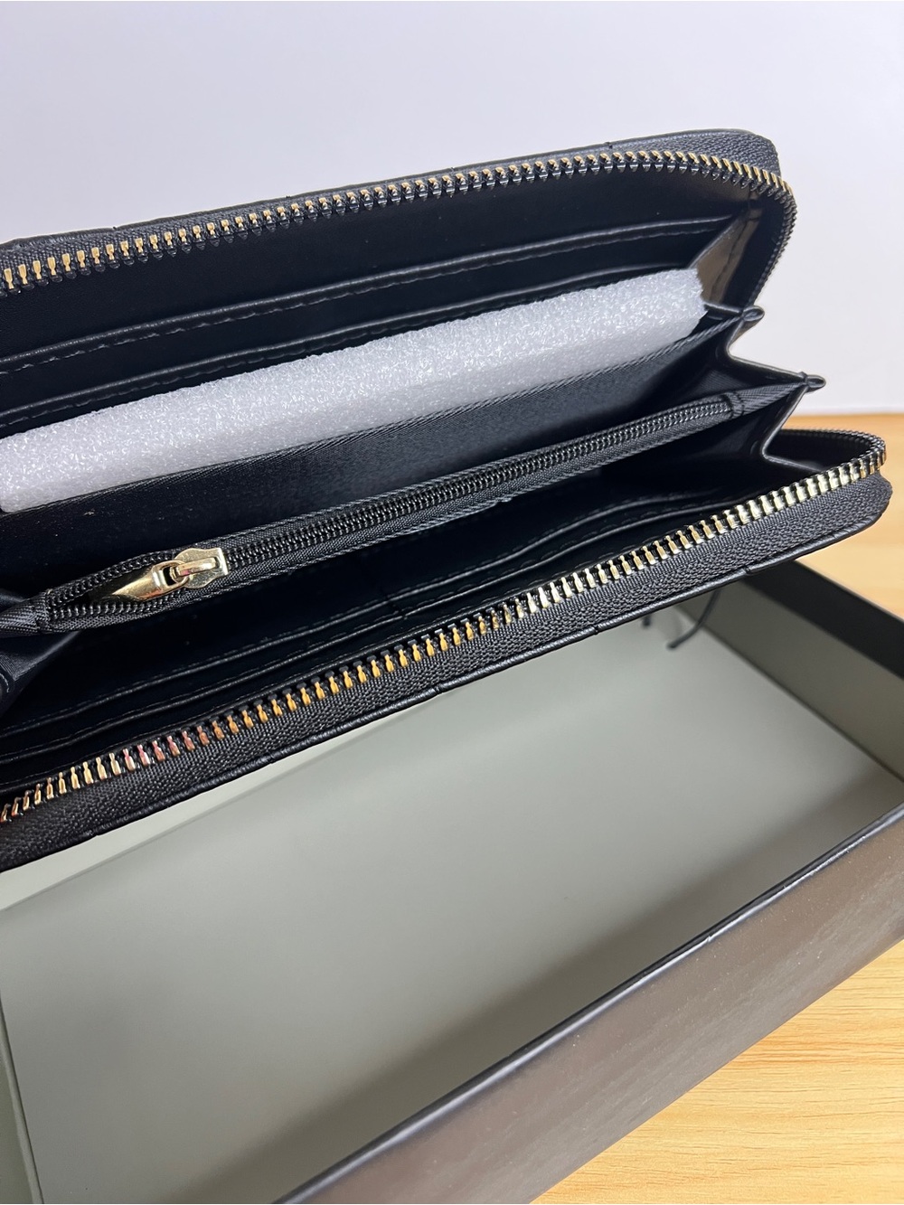 LONDON FOG Black Zip-Around Leather Wallet